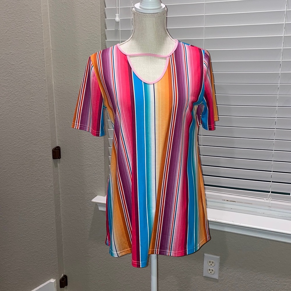 Southern Stitch Striped Serape Southwestern Short Sleeve Tee in Small